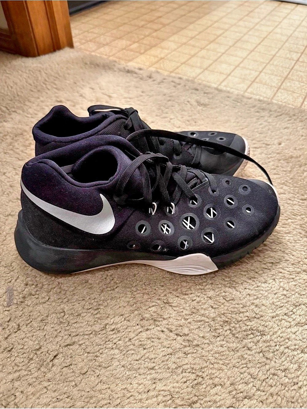 Nike Hyperdunk 2015 Black & White Athletic Shoes